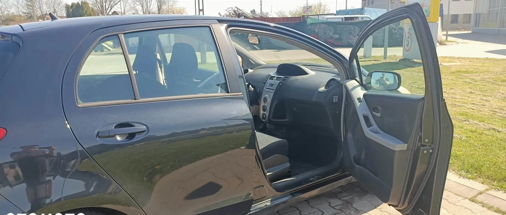 Toyota Yaris cena 14500 przebieg: 117500, rok produkcji 2006 z Kraków małe 79